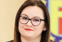 Tina Vlăducu – apărătoarea lucrătorilor, sprijin pentru vremuri grele Tina Vlăducu - apărătoarea lucrătorilor, sprijin pentru vremuri grele
